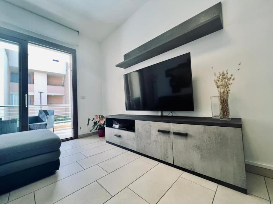 Best Of The Best, 2room Suite#6 At Ambra Apartments, Luxurious, Lift, Private Parking *